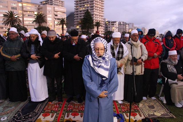 Muslims in Cape Town gather every year at the Three Anchor Bay beach front for the traditional sighting of the moon which marks the end of Ramadan, the month of fasting. At this spot Muslims perform the early evening prayer, Maghrib, on open lawns. Photo by Yazeed Kamaldien.